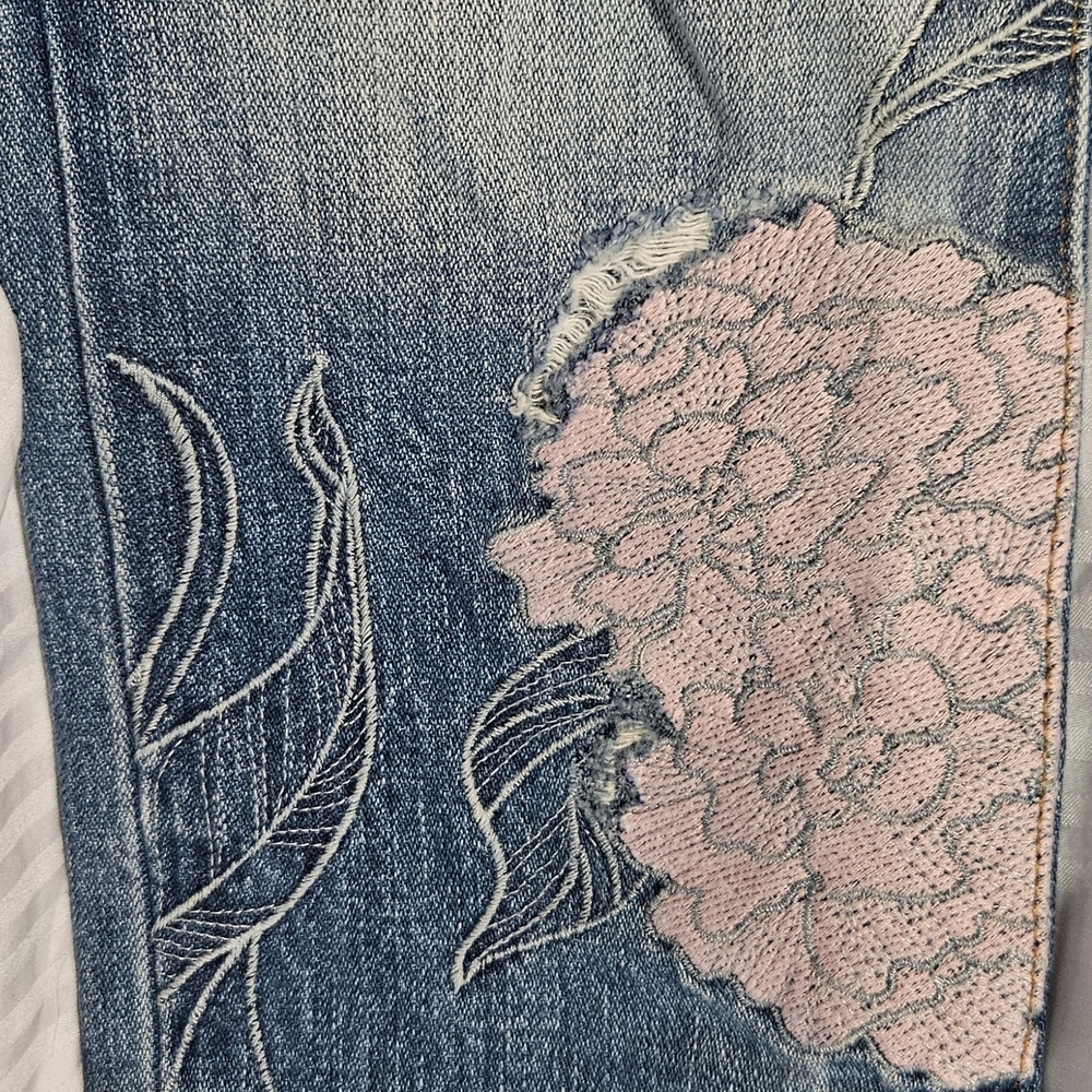 True Religion Blue Cropped Jeans with Embroidered Floral Patches - Picture 4 of 16
